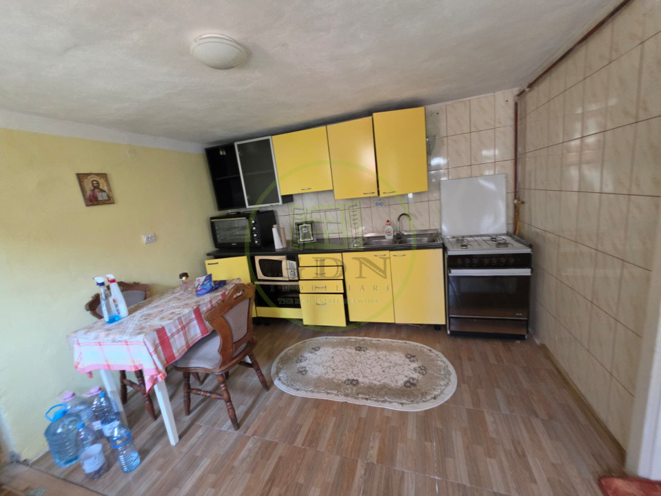 Casa la tara, Apoldul de Sus, 4 camere dormitoare, anexe, pivnita, teren 1200 mp