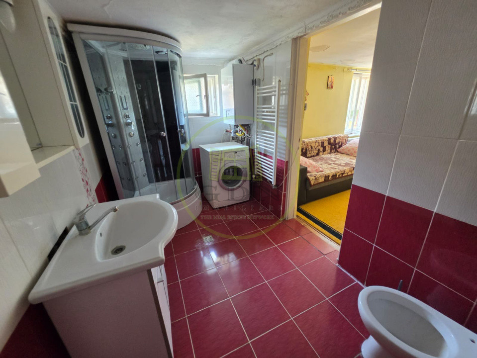 Casa la tara, Apoldul de Sus, 4 camere dormitoare, anexe, pivnita, teren 1200 mp