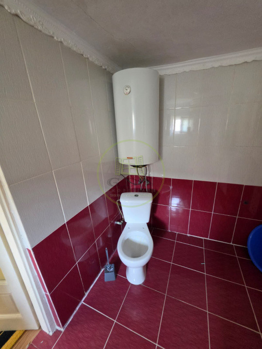 Casa la tara, Apoldul de Sus, 4 camere dormitoare, anexe, pivnita, teren 1200 mp