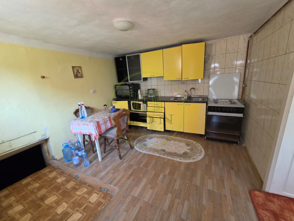 Casa la tara, Apoldul de Sus, 4 camere dormitoare, anexe, pivnita, teren 1200 mp