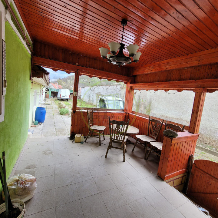 Casa la tara, Apoldul de Sus, 4 camere dormitoare, anexe, pivnita, teren 1200 mp