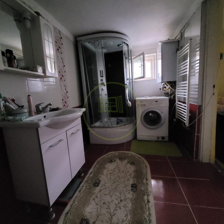 Casa la tara, Apoldul de Sus, 4 camere dormitoare, anexe, pivnita, teren 1200 mp