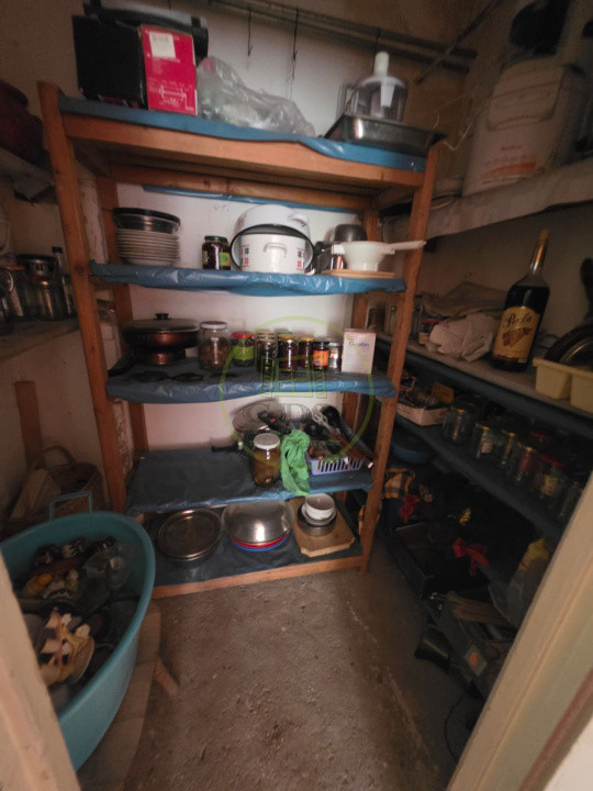 Casa la tara, Apoldul de Sus, 4 camere dormitoare, anexe, pivnita, teren 1200 mp