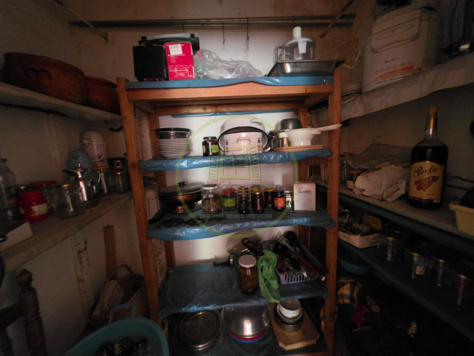 Casa la tara, Apoldul de Sus, 4 camere dormitoare, anexe, pivnita, teren 1200 mp