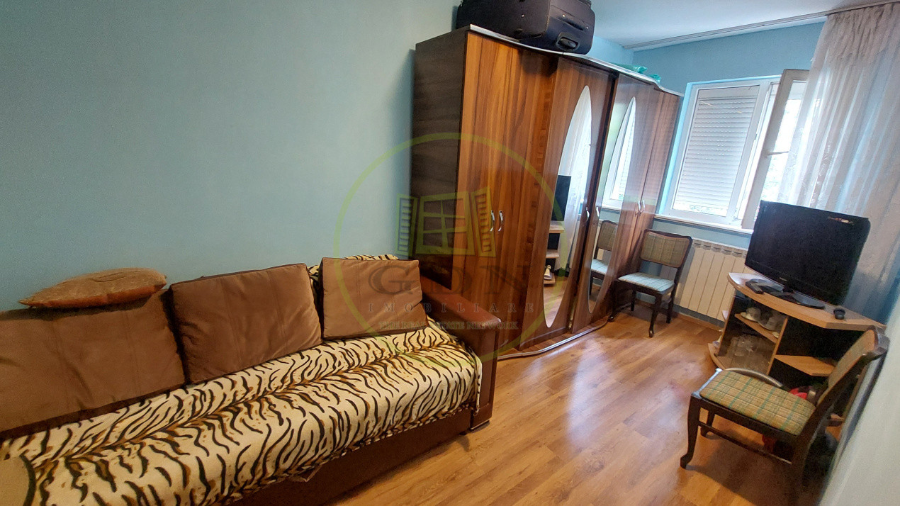 Apartament 3 camere, semidecomandat, etajul 3, Cornitoiu zona Unitatea Militara