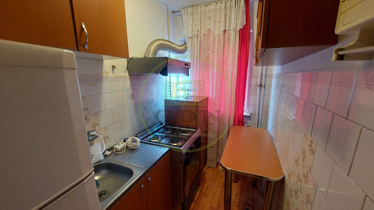 Apartament 3 camere, semidecomandat, etajul 3, Cornitoiu zona Unitatea Militara