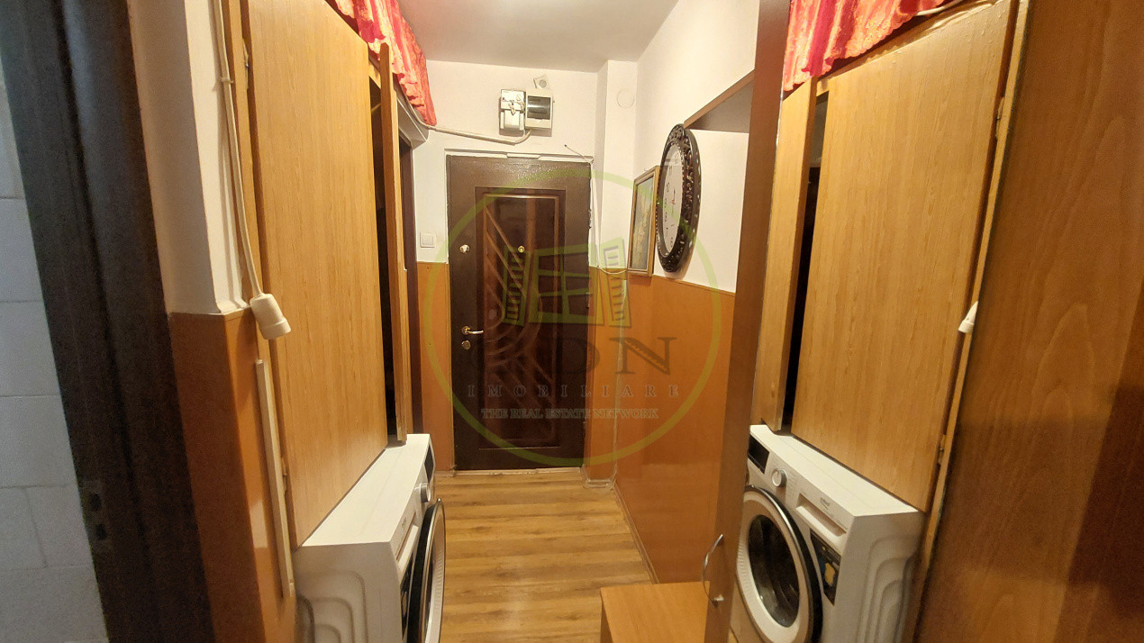 Apartament 3 camere, semidecomandat, etajul 3, Cornitoiu zona Unitatea Militara