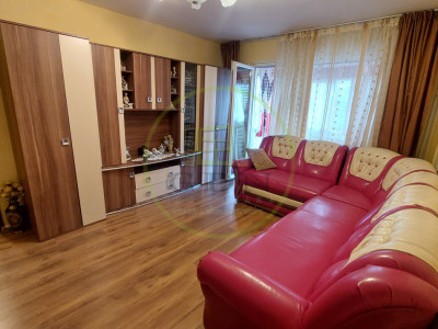 Apartament 3 camere, semidecomandat, etajul 3, Cornitoiu zona Unitatea Militara