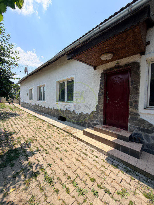 Casă cu teren de 1.651 mp și ieșire directă la lac | Feldioara, Brașov