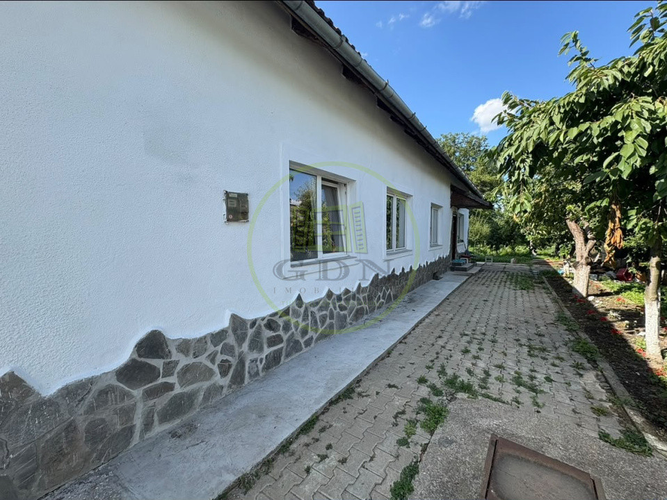 Casă cu teren de 1.651 mp și ieșire directă la lac | Feldioara, Brașov