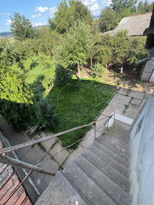 Casă cu teren de 1.651 mp și ieșire directă la lac | Feldioara, Brașov