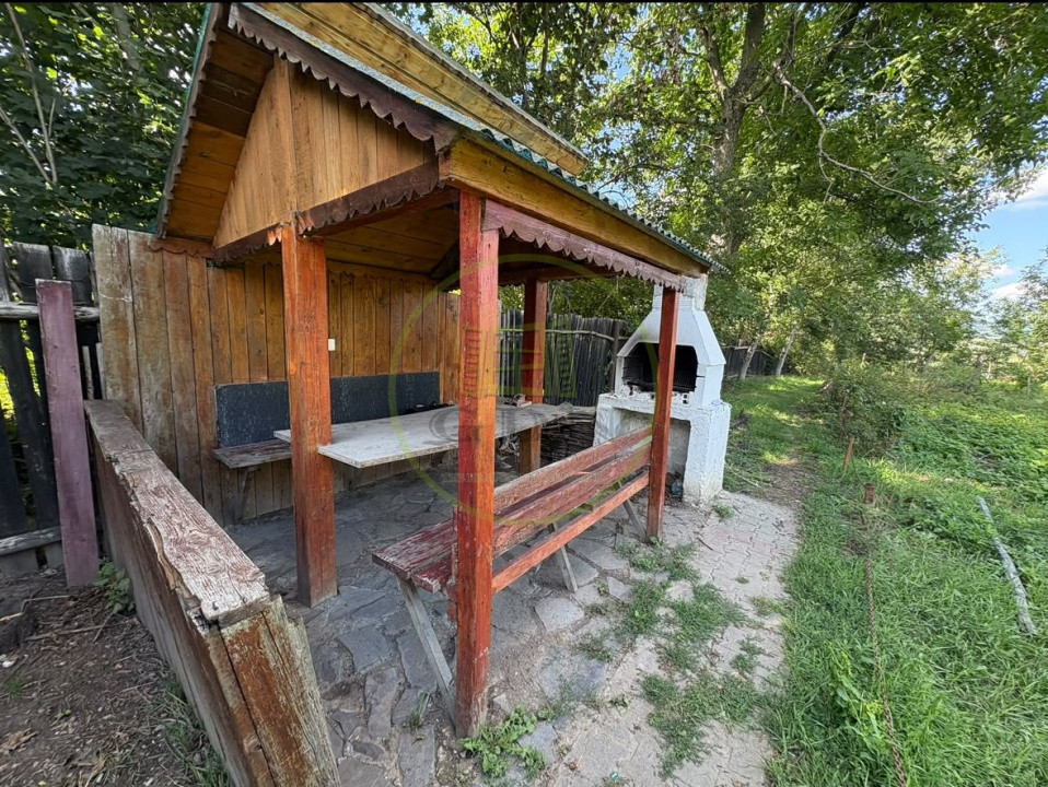 Casă cu teren de 1.651 mp și ieșire directă la lac | Feldioara, Brașov