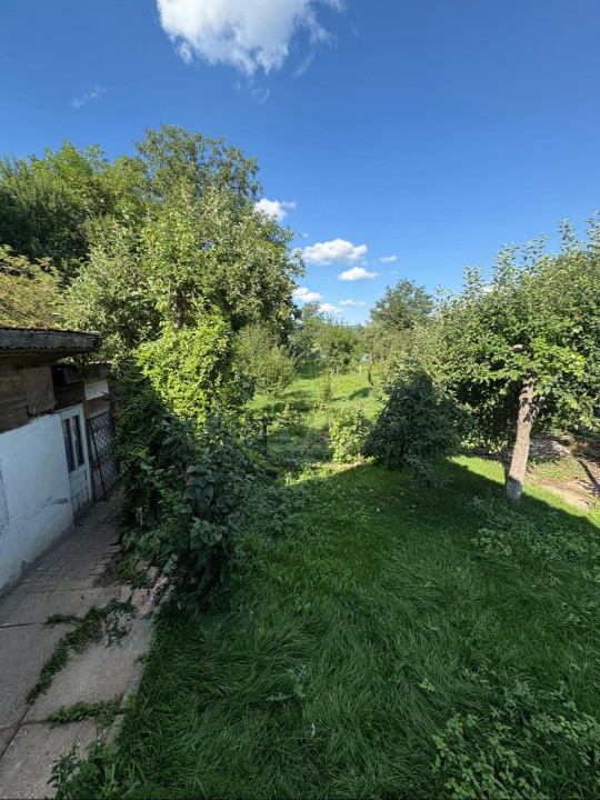 Casă cu teren de 1.651 mp și ieșire directă la lac | Feldioara, Brașov