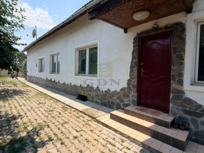 Casă cu teren de 1.651 mp și ieșire directă la lac | Feldioara, Brașov