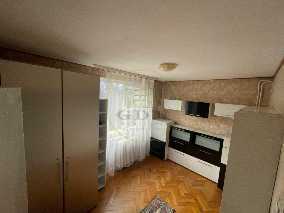 Apartament cu 4 camere de vânzare - Reghin - etaj 1