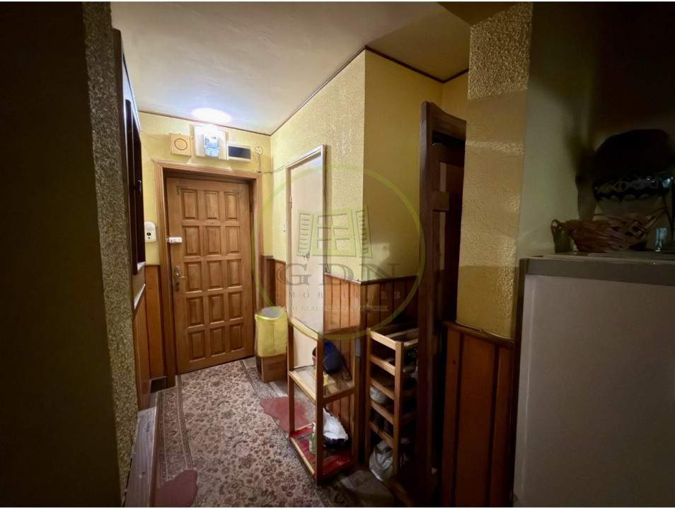 Apartament 3 camere, cartier Rovine, zona Borcanul cu miere