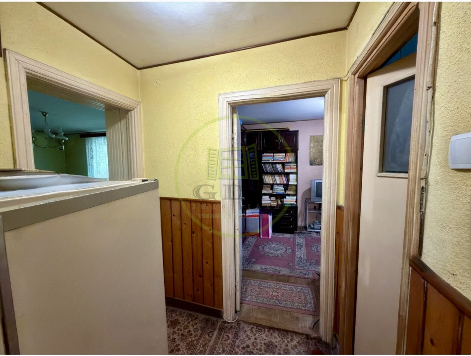 Apartament 3 camere, cartier Rovine, zona Borcanul cu miere