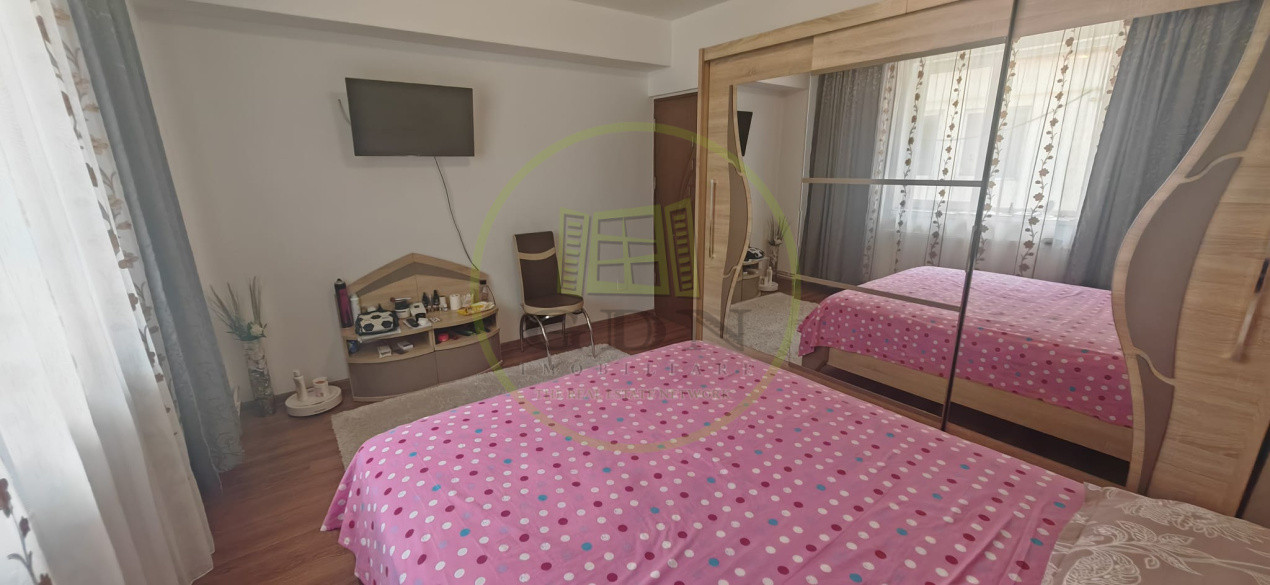 Apartament 3 camere, decomandat, 66 mp, Craiovita Noua, zona Penny