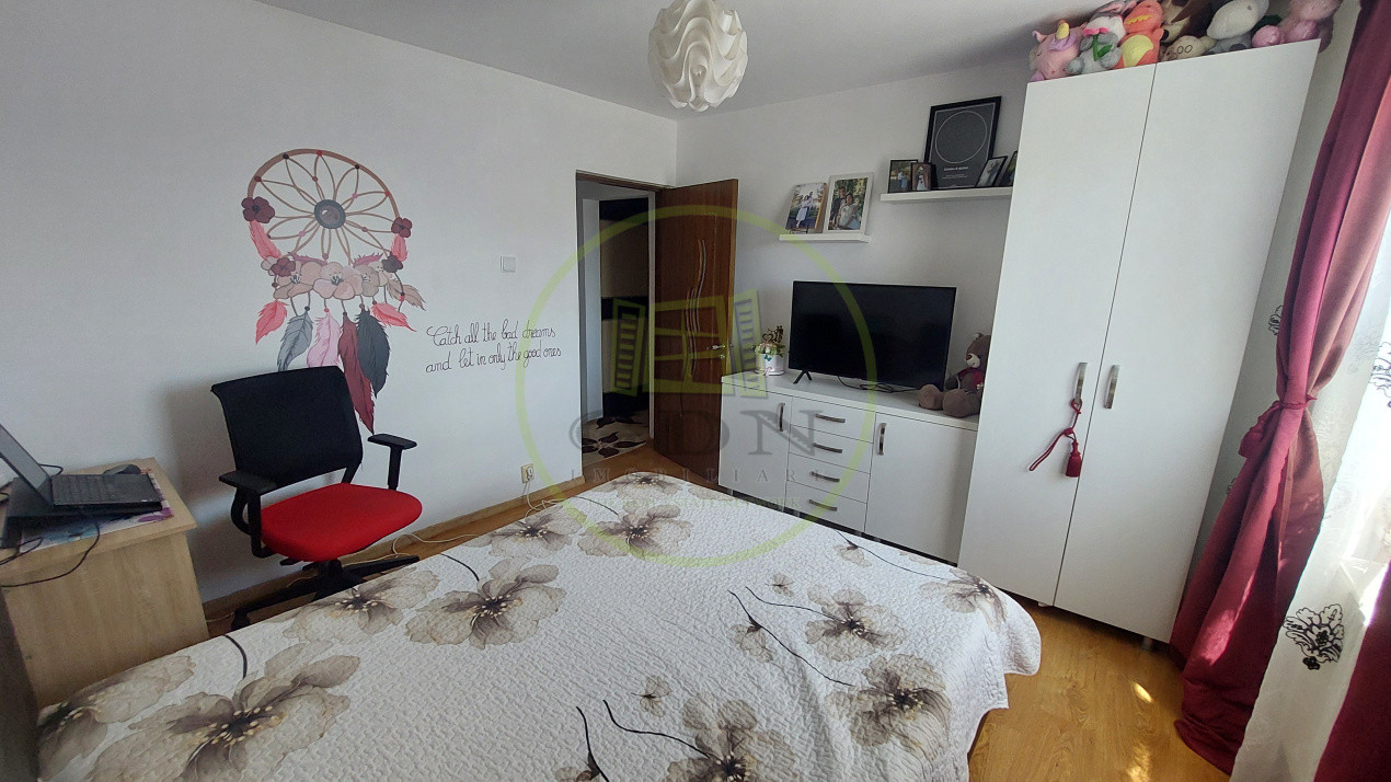 Apartament doua camere decomandat, etajul 7, cartier Craiovita, zona Triaj