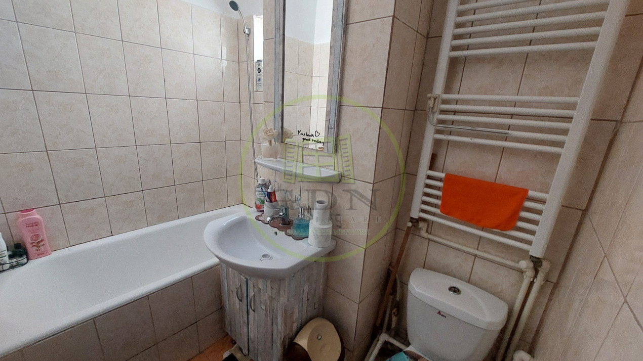 Apartament doua camere decomandat, etajul 7, cartier Craiovita, zona Triaj
