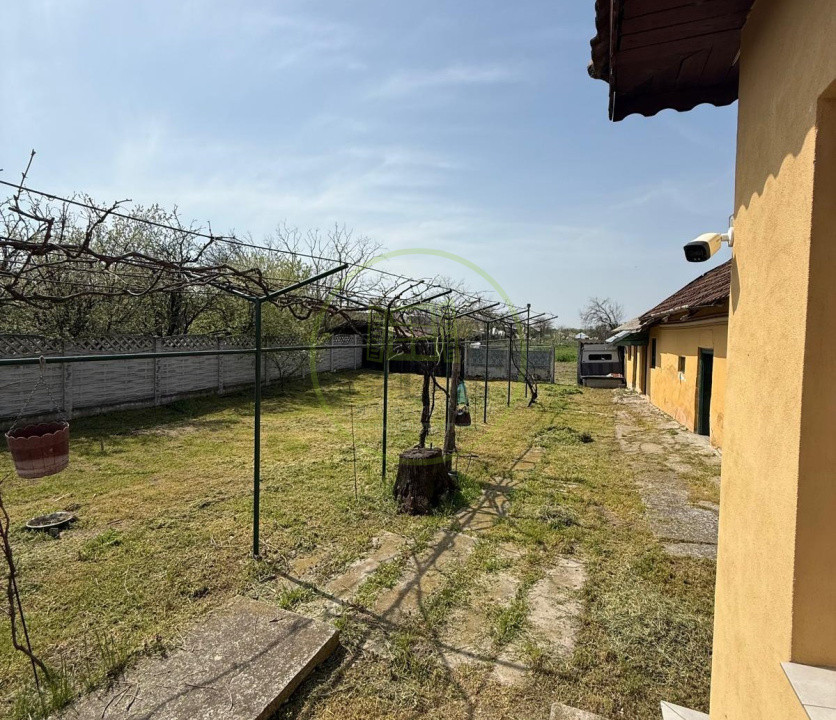 Casa 2 camere, teren 1090 mp, localitatea Pielesti
