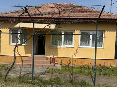 Casa 2 camere, teren 1090 mp, localitatea Pielesti