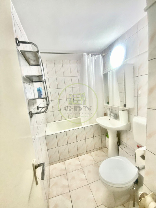 Apart. 3 camere, semidecomandat, mobilat, utilat, str Călugăreni, Rogerius