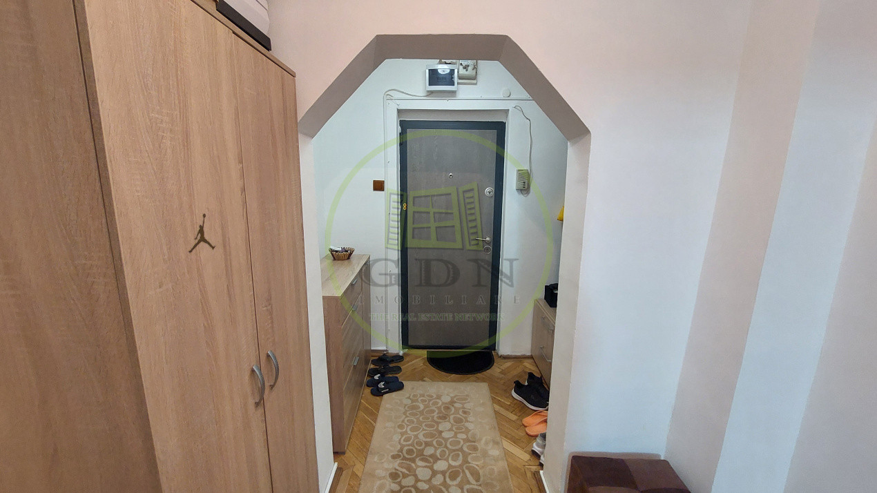 Apartament doua camere open-space, etajul 3, cartier 1 Mai zona Insula