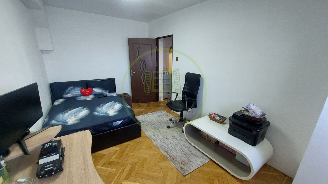 Apartament doua camere decomandat, etajul 3, cartier 1 Mai zona Insula