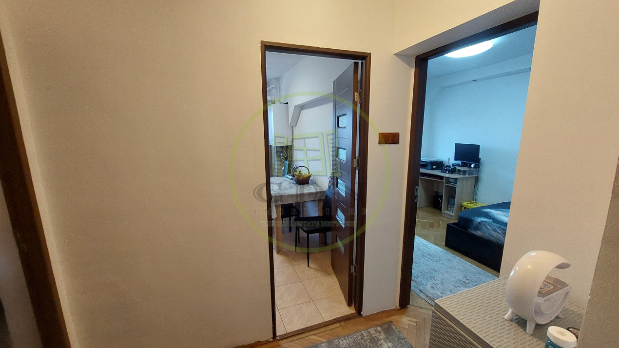 Apartament doua camere decomandat, etajul 3, cartier 1 Mai zona Insula
