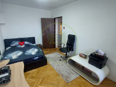 Apartament doua camere decomandat, etajul 3, cartier 1 Mai zona Insula