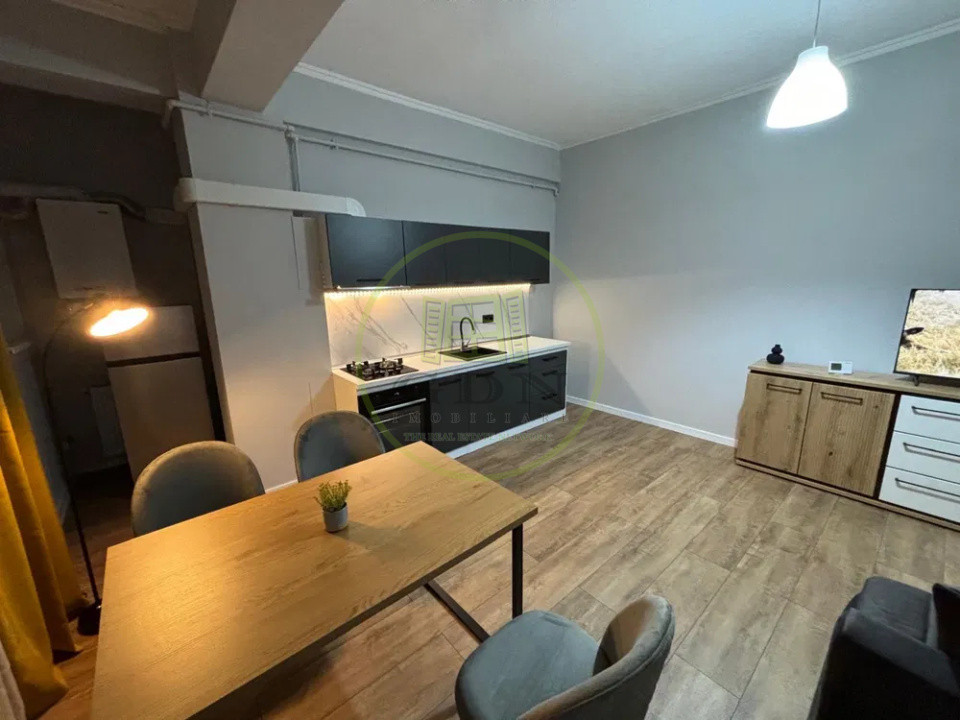 Apartament 2 camere mobilat & utilat • Etaj intermediar • Parcare inclusă
