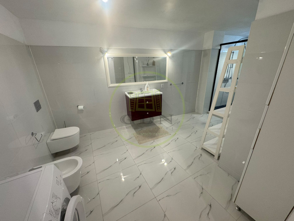 Apartament 3 camere, decomandat, 110.55 mp, Centru, zona Catedrala Sf. Dumitru
