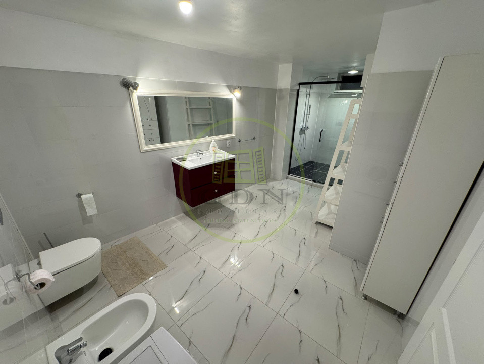 Apartament 3 camere, decomandat, 110.55 mp, Centru, zona Catedrala Sf. Dumitru