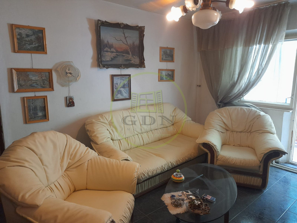 Apartament 4 camere  etaj1 de vanzare  pe  B-dul unirii  in  Fagaras jud. Brasov