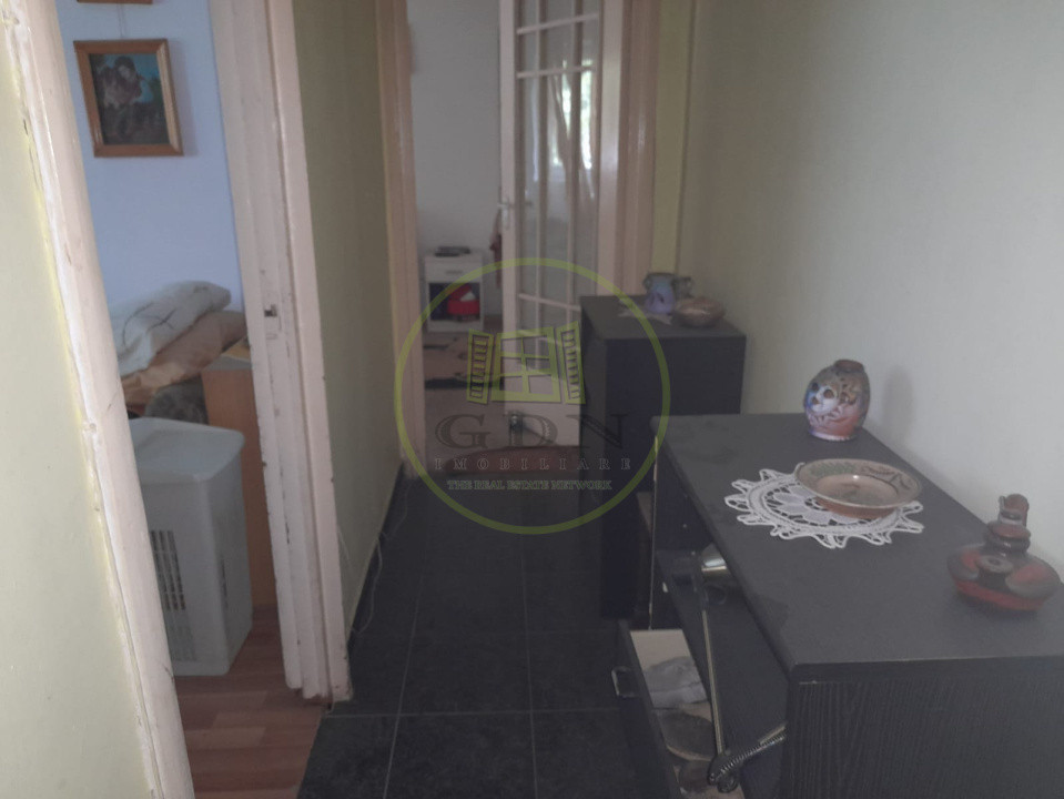 Apartament 4 camere  etaj1 de vanzare  pe  B-dul unirii  in  Fagaras jud. Brasov