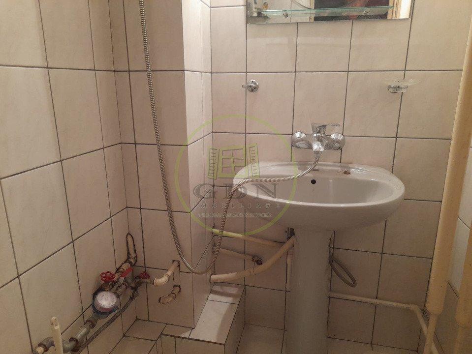 Apartament 4 camere  etaj1 de vanzare  pe  B-dul unirii  in  Fagaras jud. Brasov