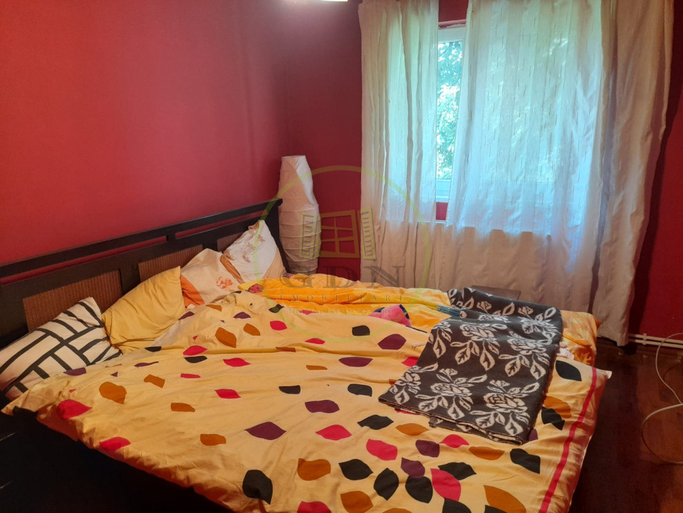 Apartament 4 camere  etaj1 de vanzare  pe  B-dul unirii  in  Fagaras jud. Brasov