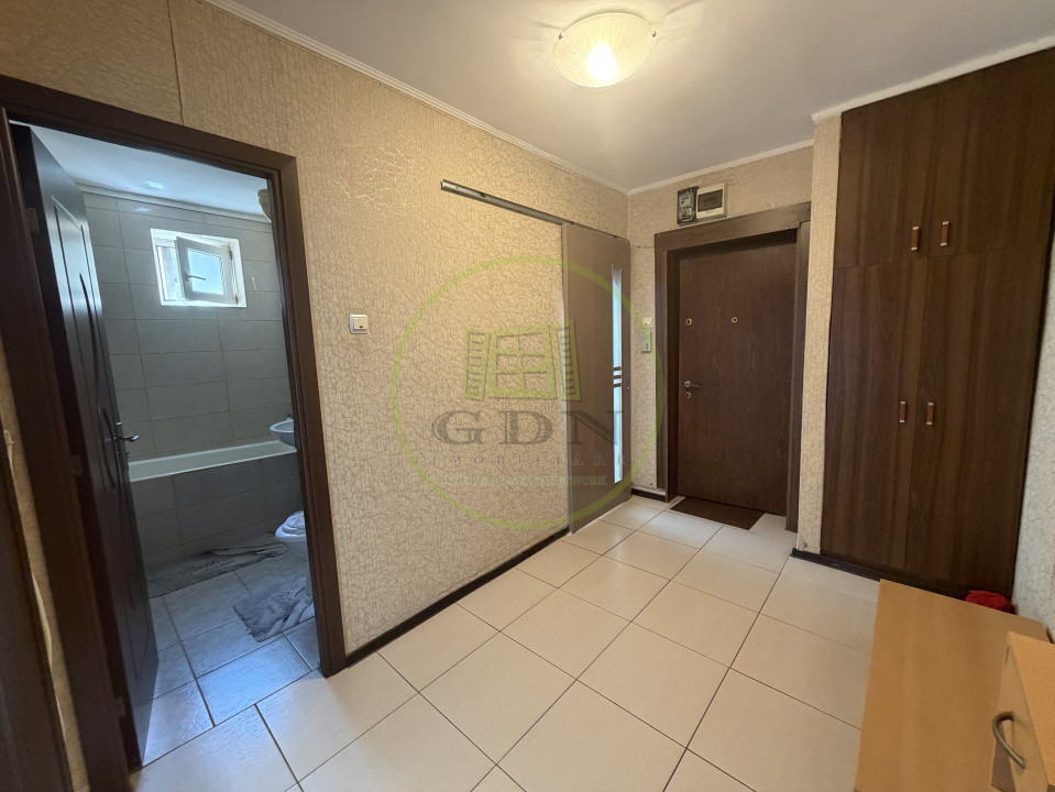 Apartament 2 camere decomandat de vânzare – Centrul Civic, Brașov