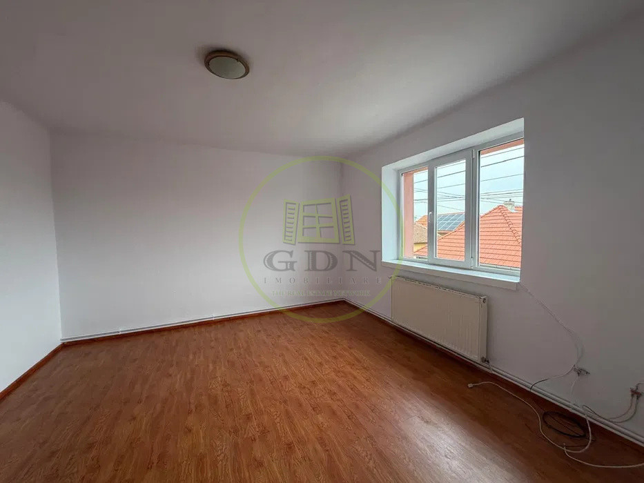 🏡 Casă 3 camere • Parter + Demisol înalt • Zona Trei Stejari