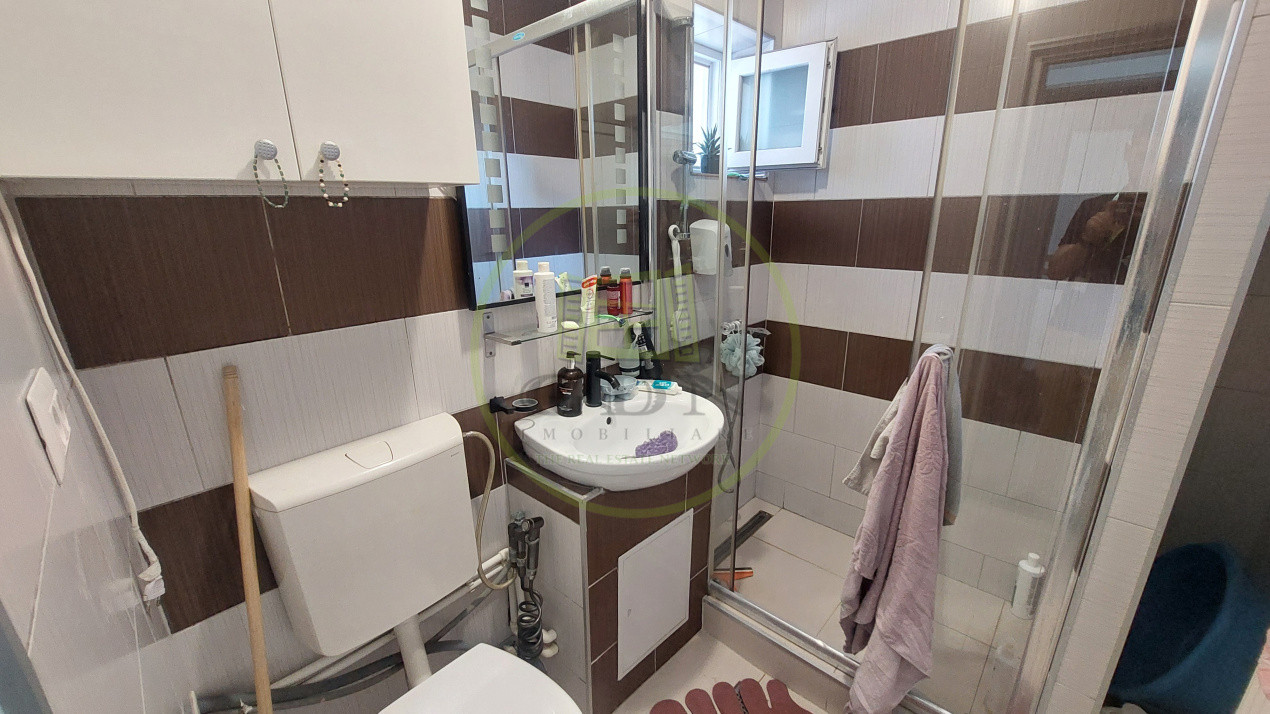 Apartament doua camere semidecomandat, 56 mp, Craiovita zona Triaj