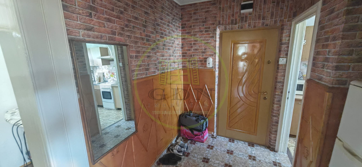 Apartament 2 camere, decomandat, 50 mp, Calea Severinului, zona Scoala Decebal