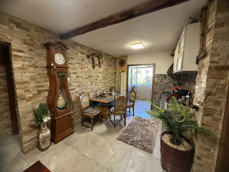 Apartament 2 camere decomandat, 52.96 mp, cartier Rovine, zona Bacriz 