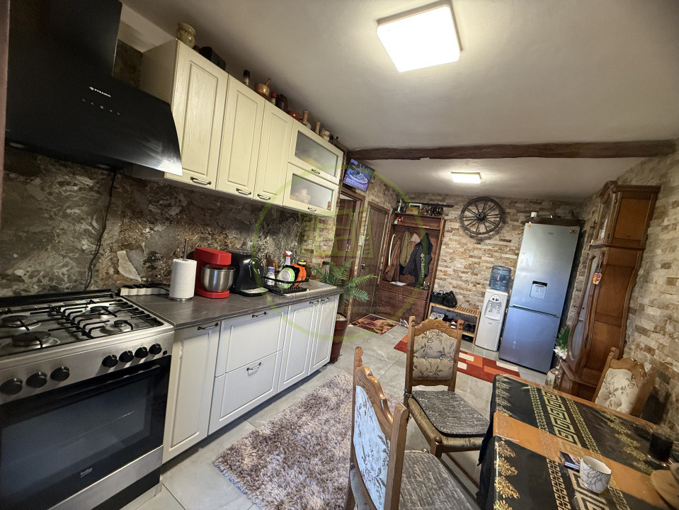 Apartament 2 camere decomandat, 52.96 mp, cartier Rovine, zona Bacriz 