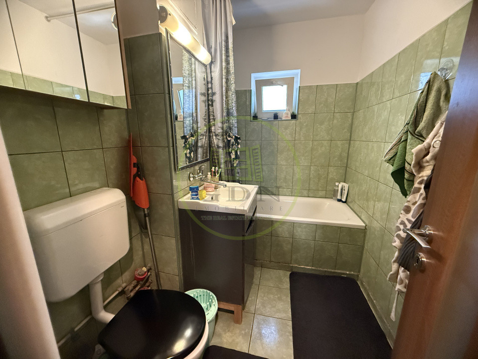 Apartament 2 camere decomandat, 52.96 mp, cartier Rovine, zona Bacriz 