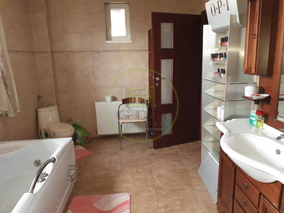 Vila de vanzare Brasov, zona excelenta - Investitie