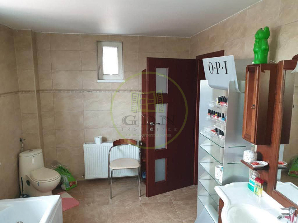 Vila de vanzare Brasov, zona excelenta - Investitie