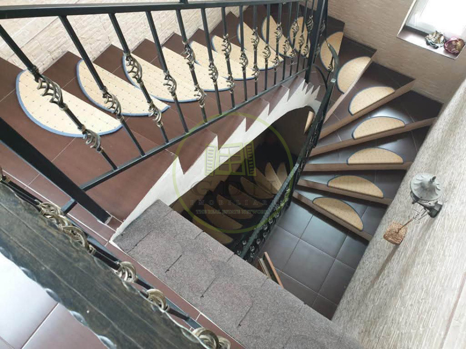 Vila de vanzare Brasov, zona excelenta - Investitie
