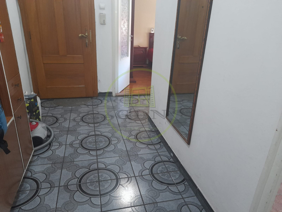 Apartament 3 camere etaj 3 de vanzare B-dul Unirii Fagaras jud. Brasov