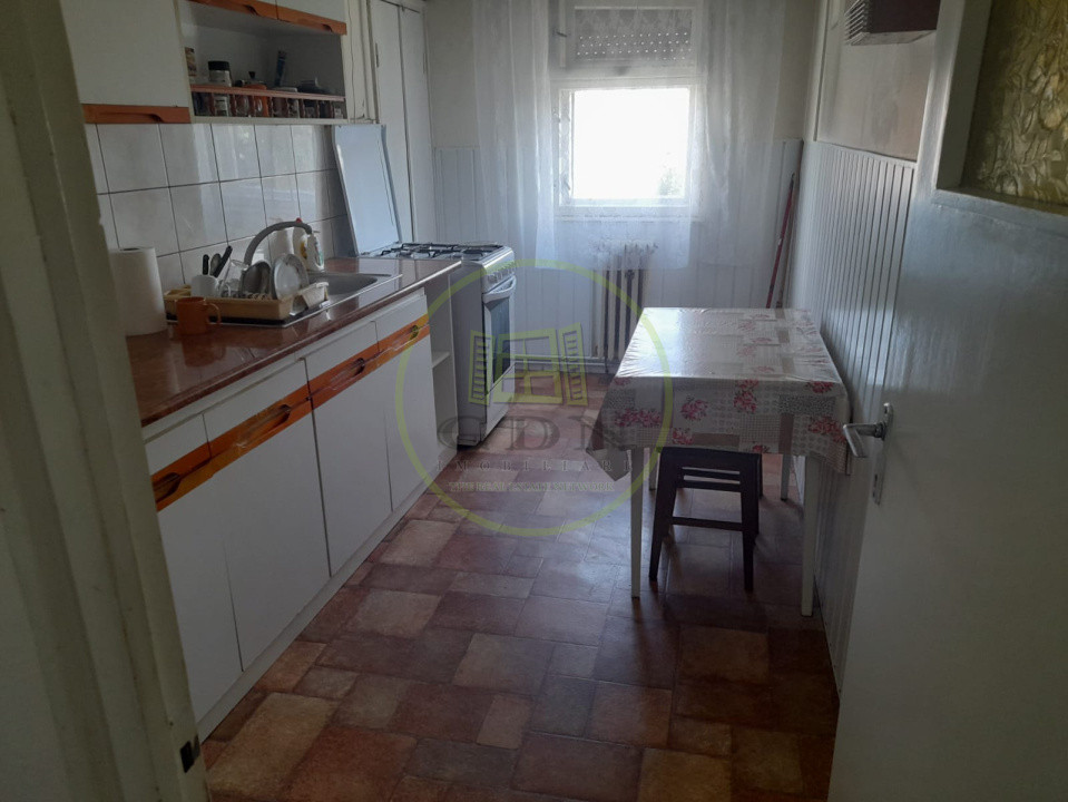 Apartament 3 camere etaj 3 de vanzare B-dul Unirii Fagaras jud. Brasov